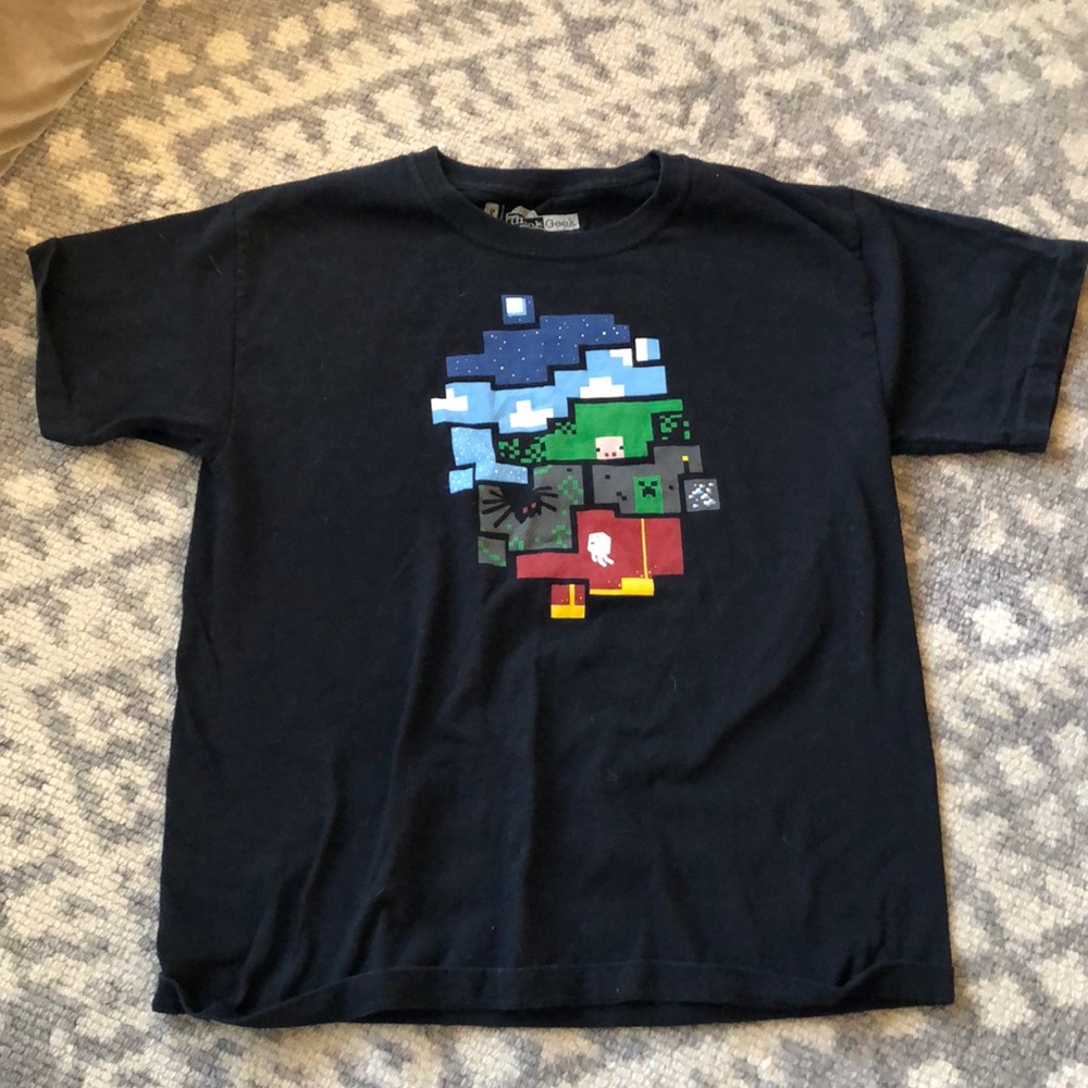 Boys think geek Minecraft tee size L